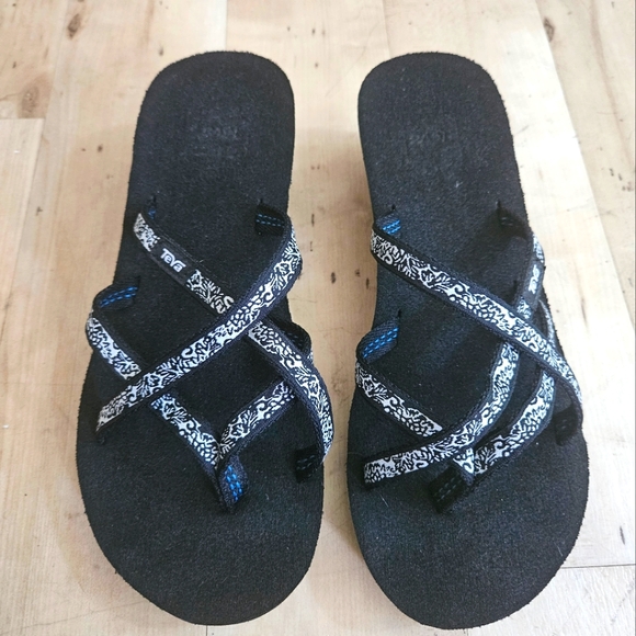 Teva Mush Mandalyn‎ Wedge Sandal Womens 8 Black Floral Pattern Flip Flops - Picture 1 of 6